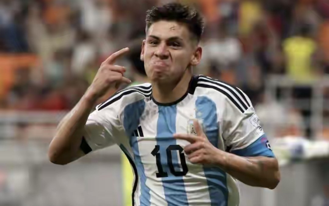 包含举重淘汰赛焦点战：滇池雄狮队绝杀燕山雷豹队，新星闪耀。定位球制造杀机的词条