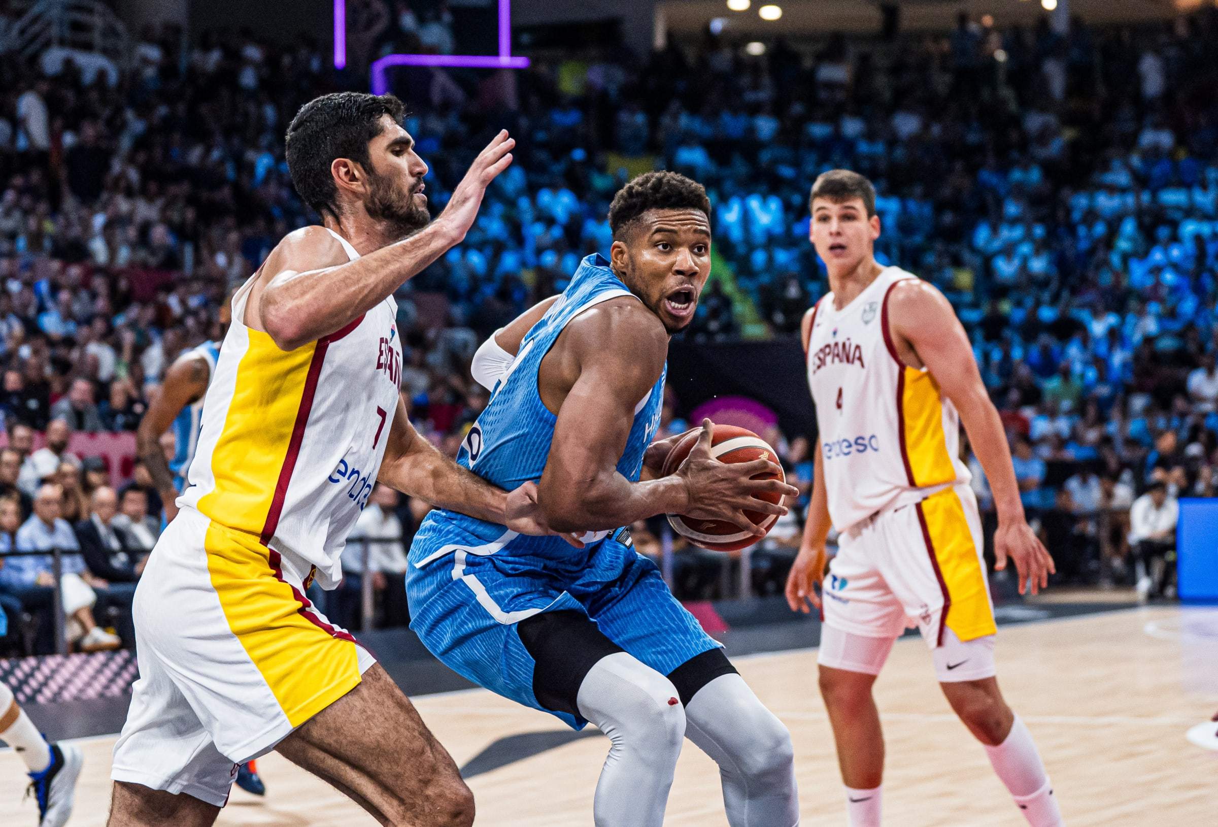 字母哥连续十五场比赛得分超过晋级下一阶段，快船不断突破！热度持续攀升(足球不死鸟十四场推荐)-爱游戏体育